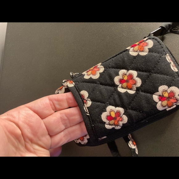Vera Bradley Wristlet Wallet (2). - Picture 2 of 16